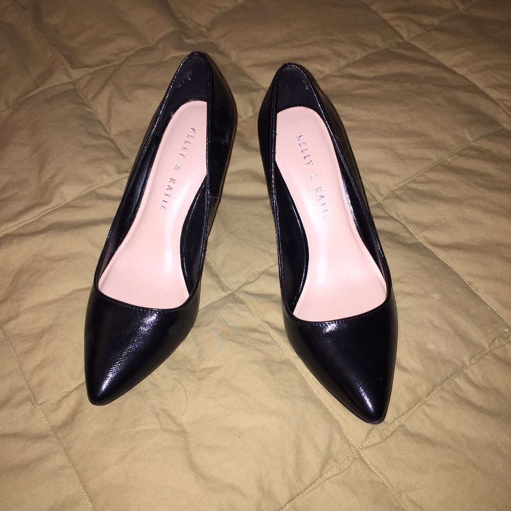 Kelly & Katie black pointy toe shoes, 6